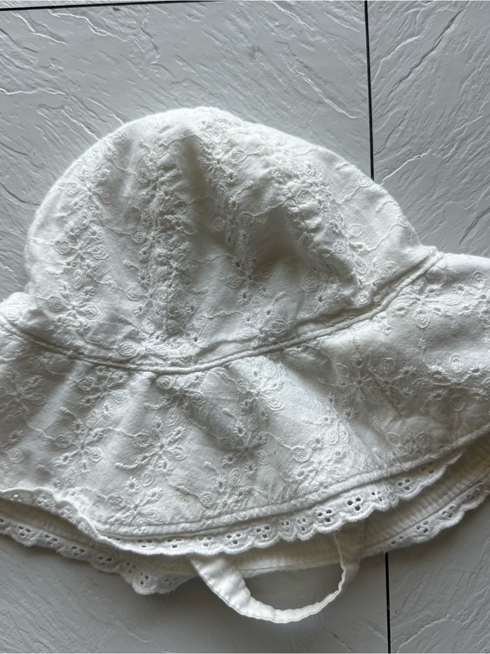Baby gap infant white eyelet sun hat